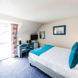 Hotel-Aigue-marine-2019-TRIPLE-Grand-lit-Bureau-Porte-bagages-Minis-258